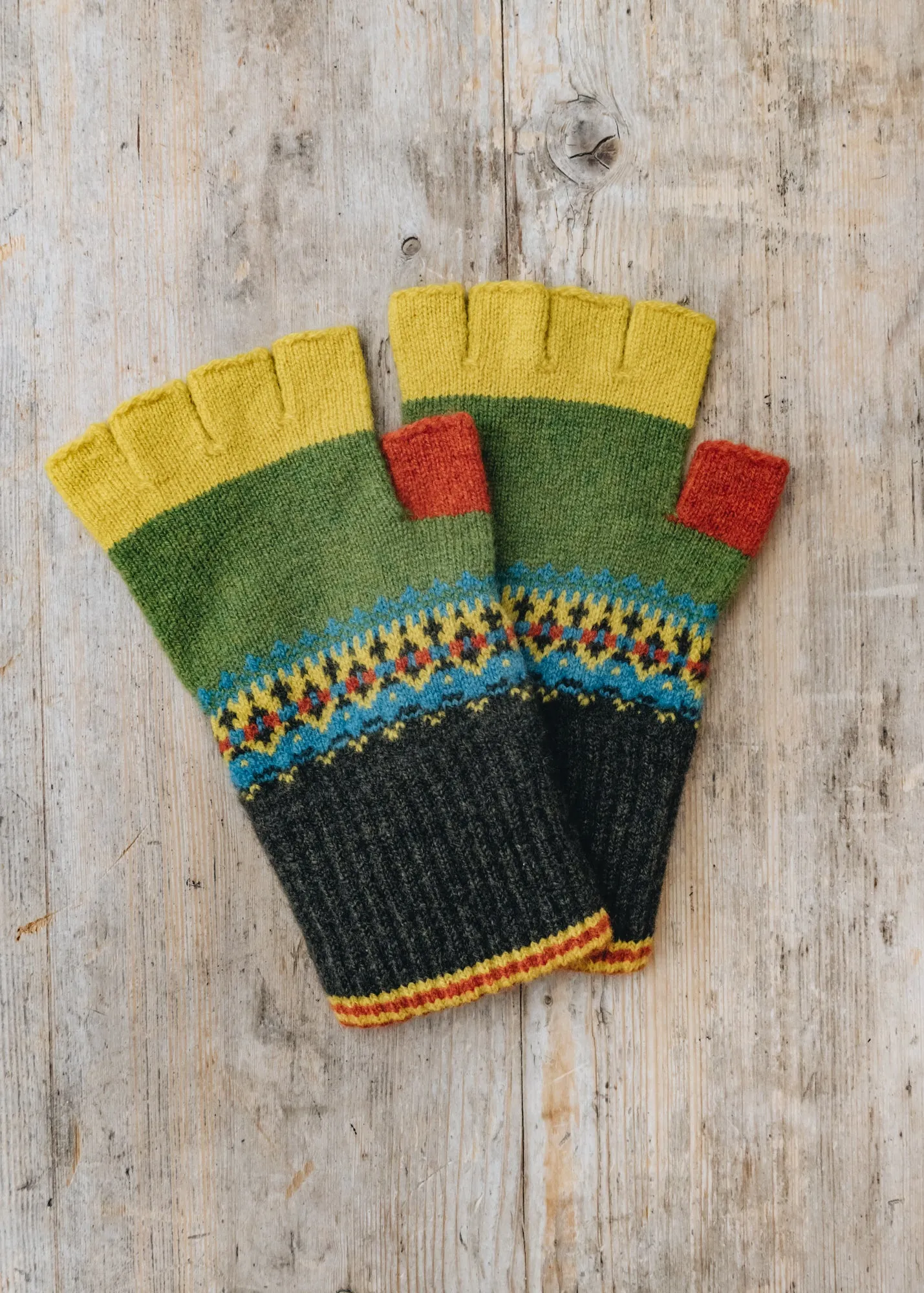 Alloa Fingerless Gloves in October