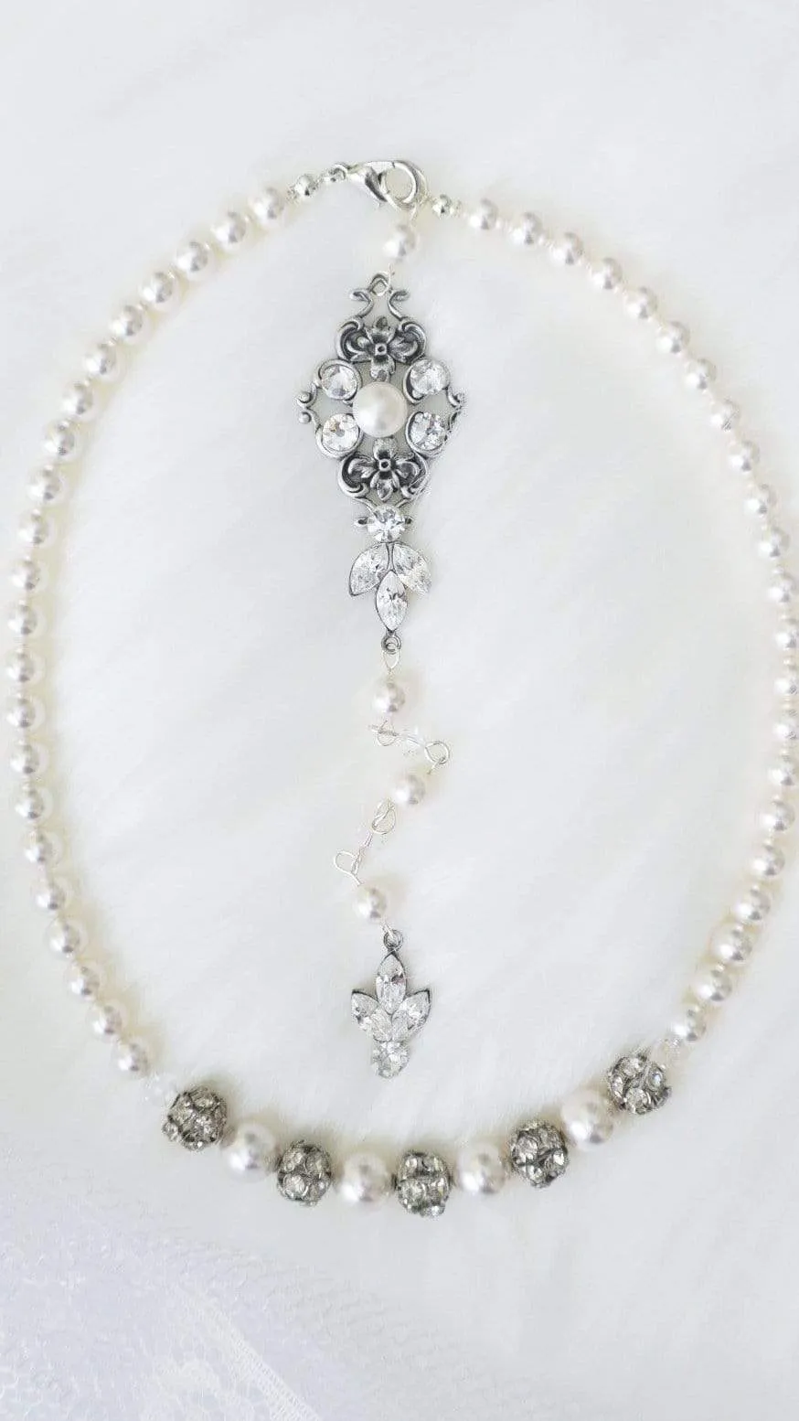 Backdrop Pearl Necklace