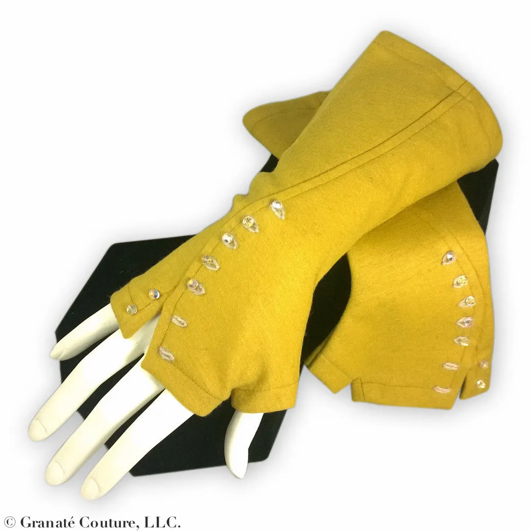 BUTTON MOTIF Gloves. MORE colours.