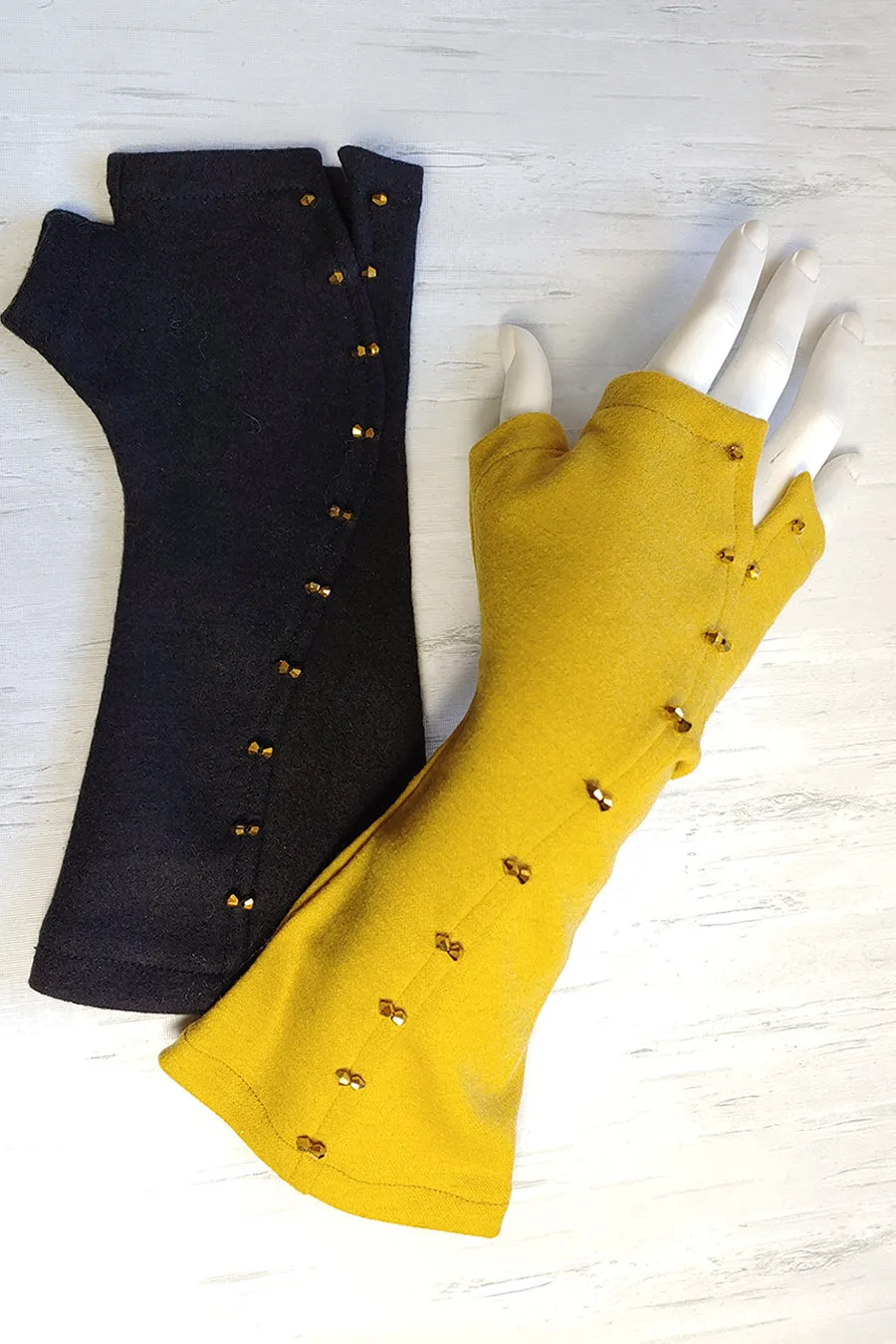 CRYSTAL Zipper/Clasp motif Gloves. more colours.