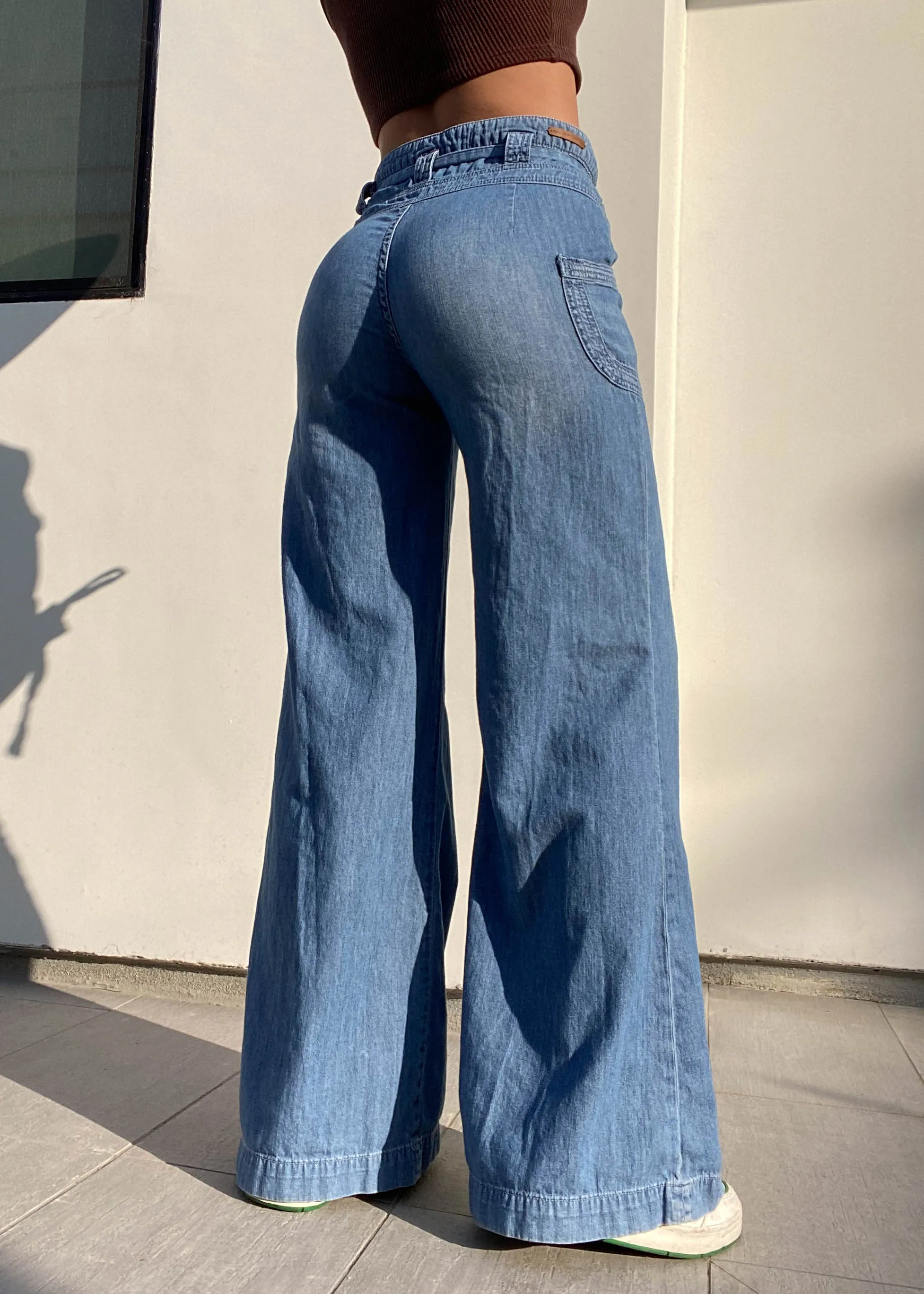 Light Wash Flared Jeans (27”)