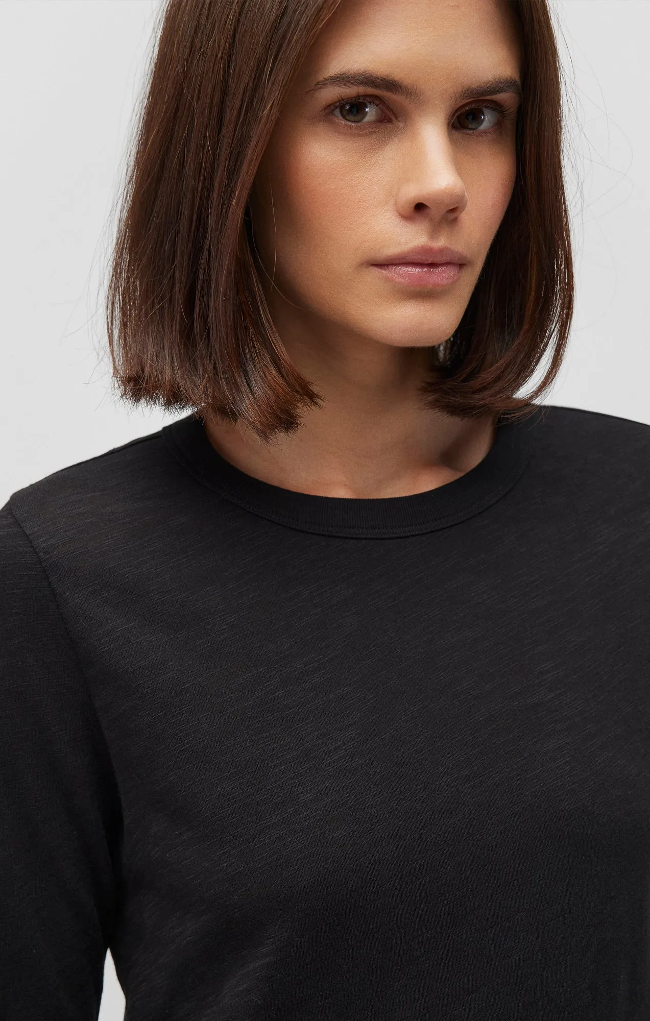 LONG SLEEVE CREW NECK T-SHIRT IN BLACK