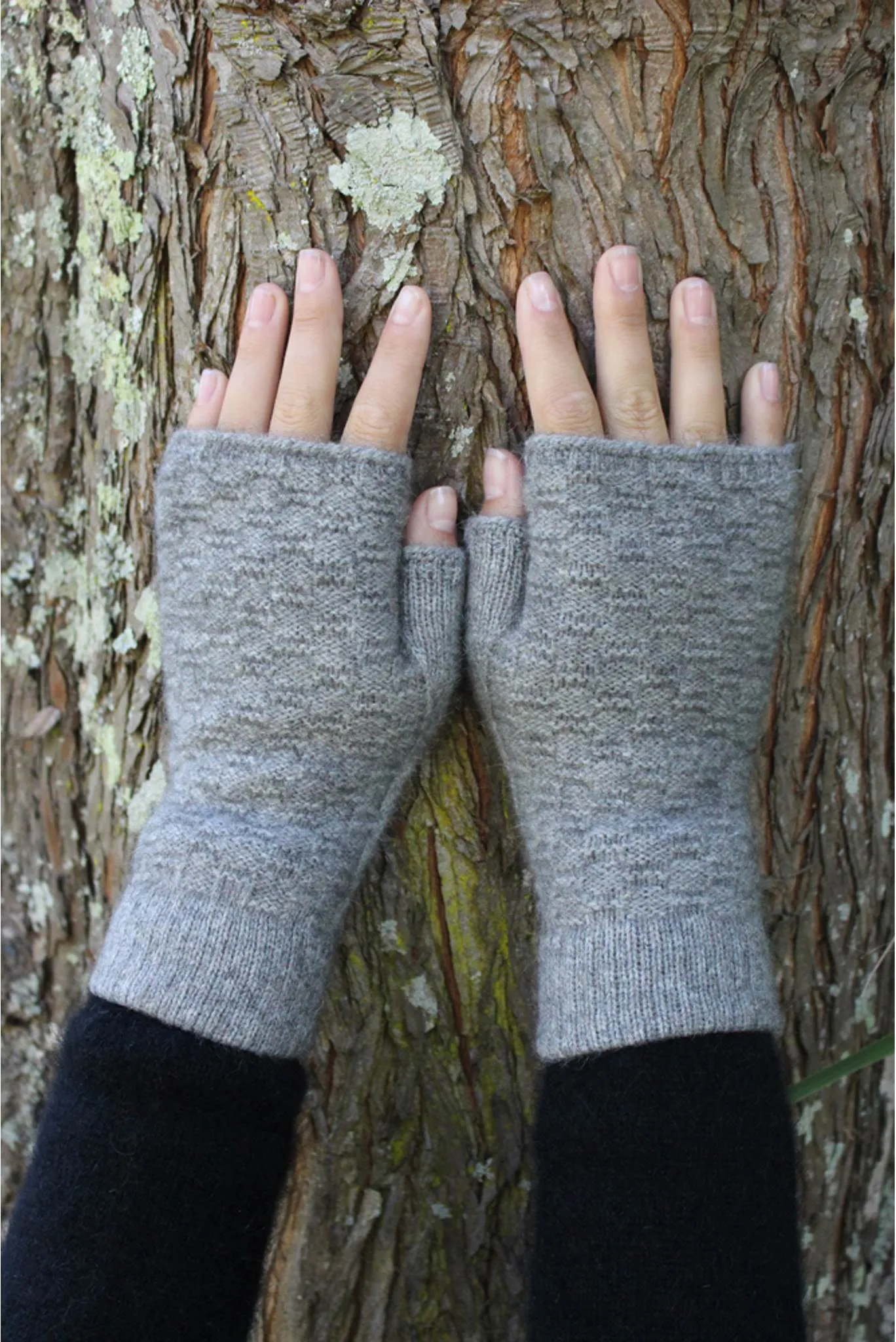 Lothlorian - 9717 Merino Possum Dash Fingerless Mitten