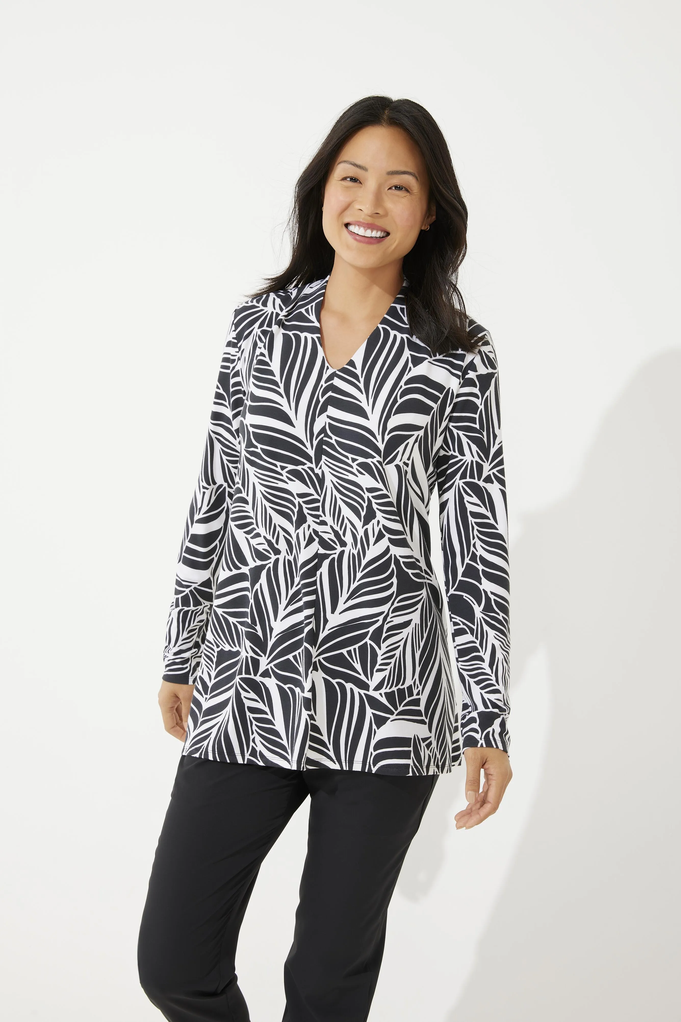 Women's Thera Tunic Top  |  Black/White Coconut Palm